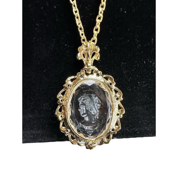 Vintage Intaglio Cameo with a Gold Tone Necklace - Picture 8 of 11